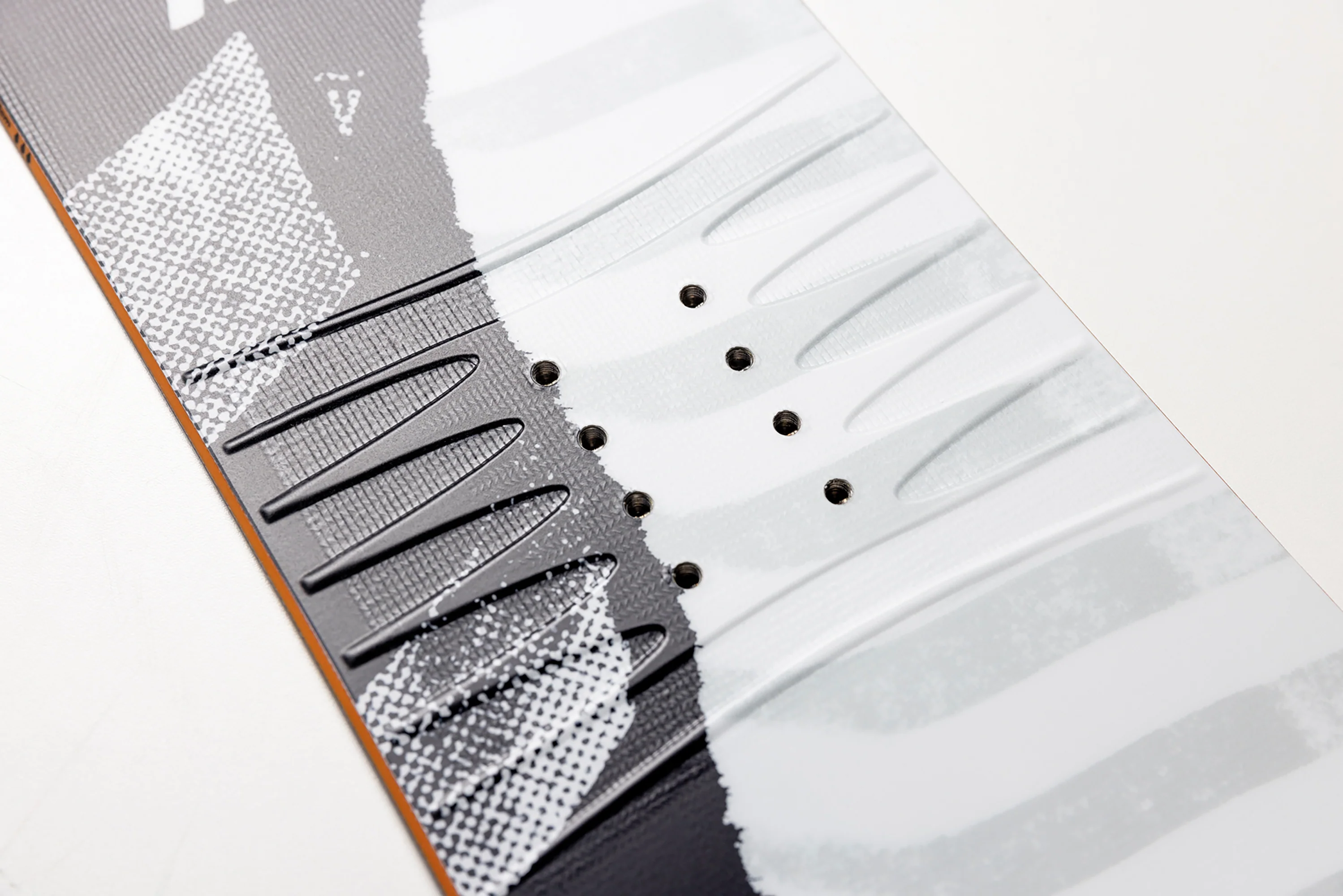 Nitro Ripper Youth x Volcom Youth Snowboard - Image 5