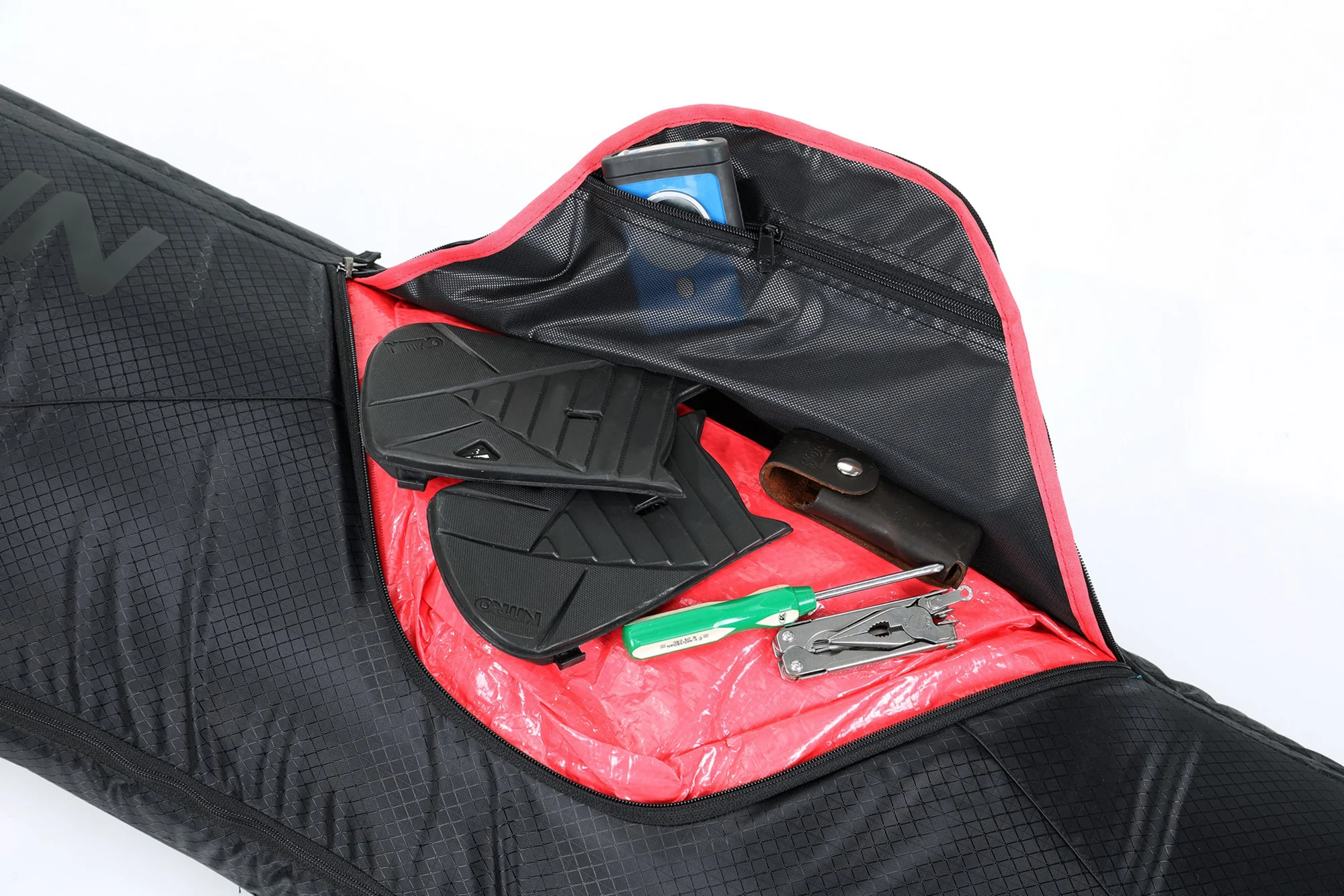 Tracker Wheelie Board Bag - Image 13