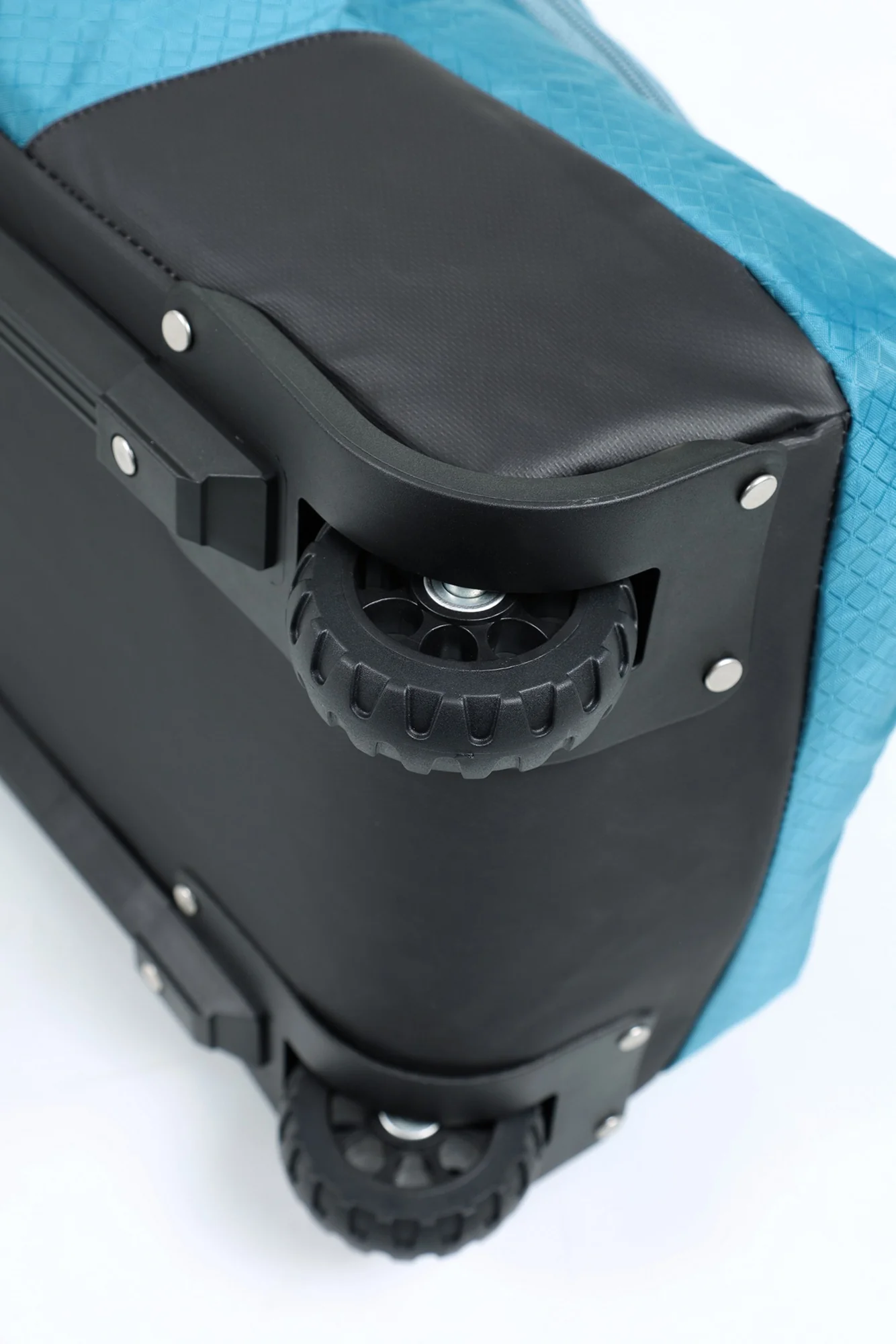Tracker Wheelie Board Bag - Image 23